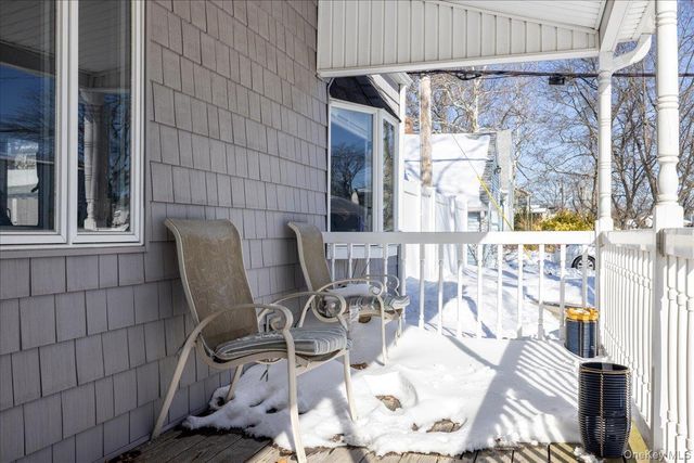 2 Violet Lane, Levittown, NY 11756