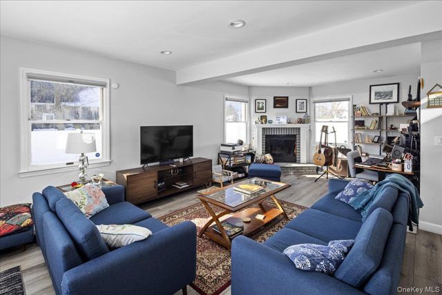 2 Violet Lane, Levittown, NY 11756