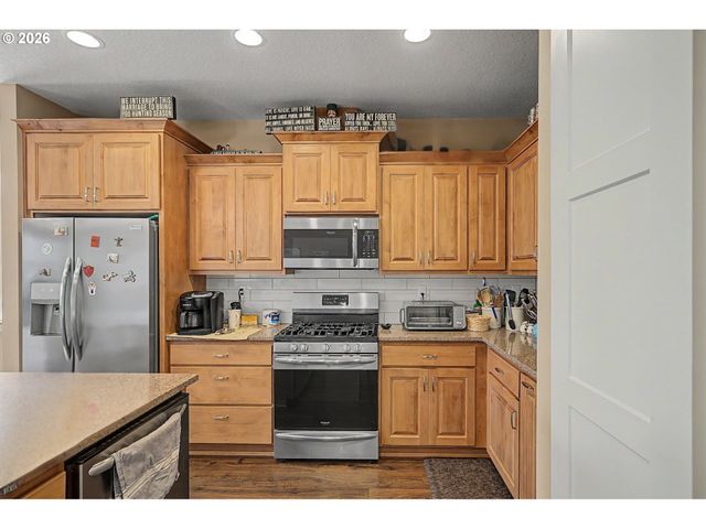787 Sw ALDER St, Dundee, OR 97115