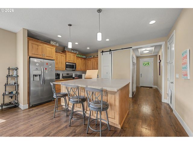 787 Sw ALDER St, Dundee, OR 97115