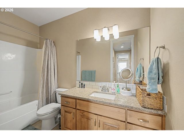 787 Sw ALDER St, Dundee, OR 97115