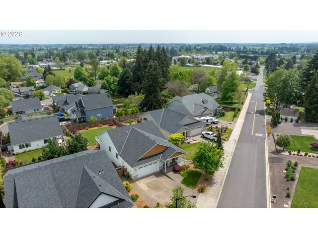 787 Sw ALDER St, Dundee, OR 97115