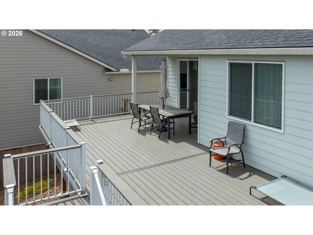 787 Sw ALDER St, Dundee, OR 97115
