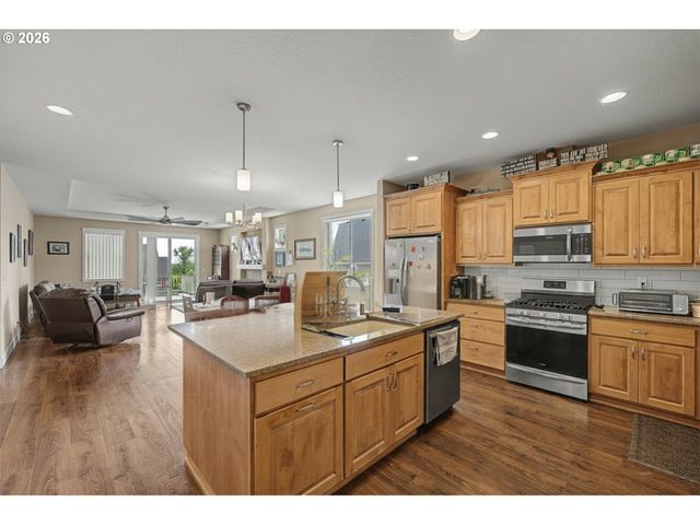 787 Sw ALDER St, Dundee, OR 97115