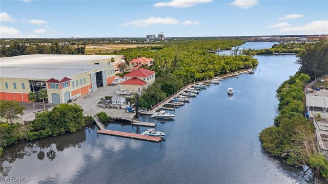 1675 Avion PL, Naples, FL 34104