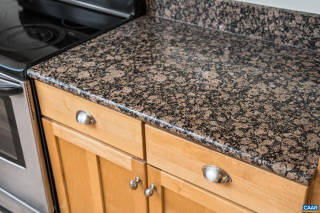 1013 Linden Ave Apt H, Charlottesville, VA 22902