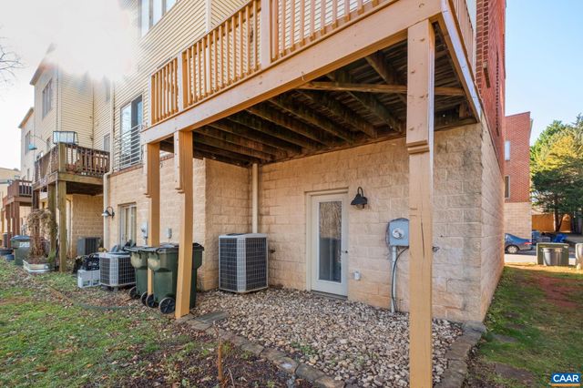 1013 Linden Ave Apt H, Charlottesville, VA 22902