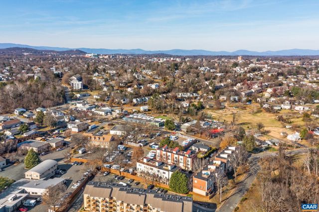 1013 Linden Ave Apt H, Charlottesville, VA 22902