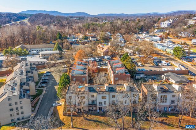 1013 Linden Ave Apt H, Charlottesville, VA 22902