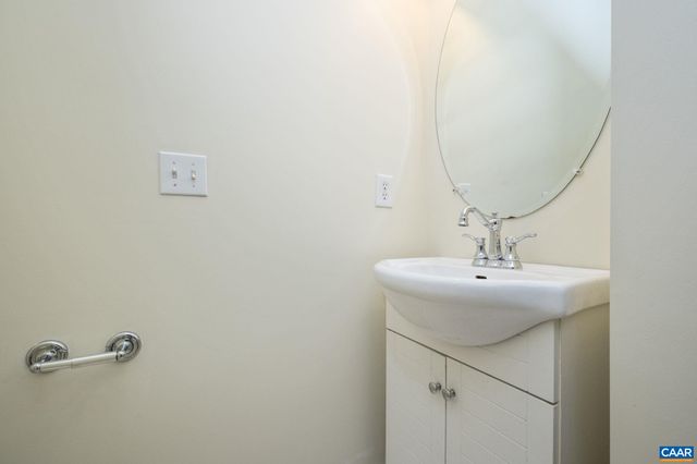 1013 Linden Ave Apt H, Charlottesville, VA 22902