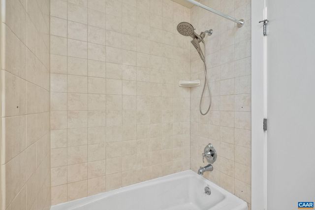 1013 Linden Ave Apt H, Charlottesville, VA 22902