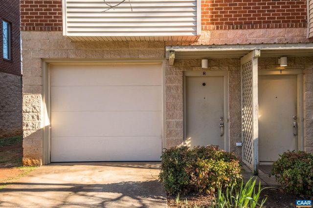 1013 Linden Ave Apt H, Charlottesville, VA 22902