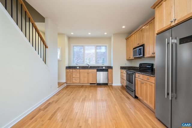 1013 Linden Ave Apt H, Charlottesville, VA 22902