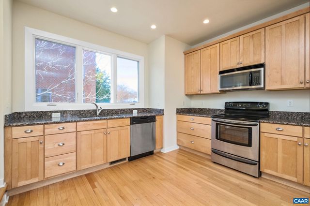 1013 Linden Ave Apt H, Charlottesville, VA 22902