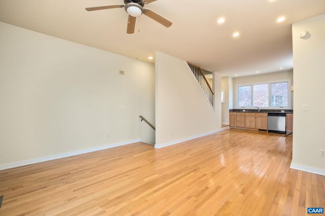 1013 Linden Ave Apt H, Charlottesville, VA 22902