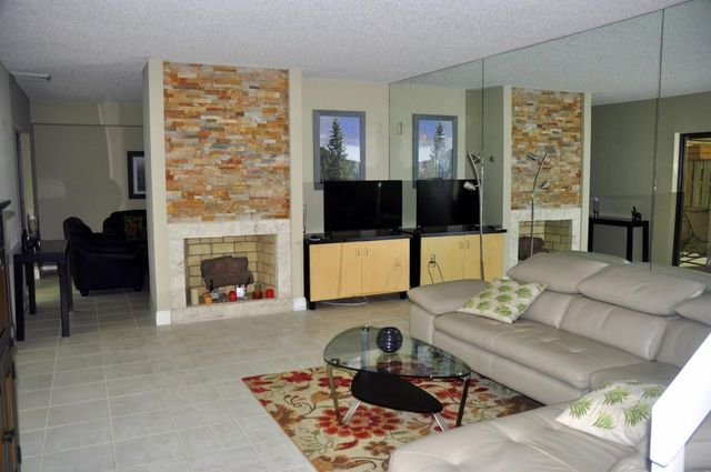 223 2nd Lane, Palm Beach Gardens, FL 33418