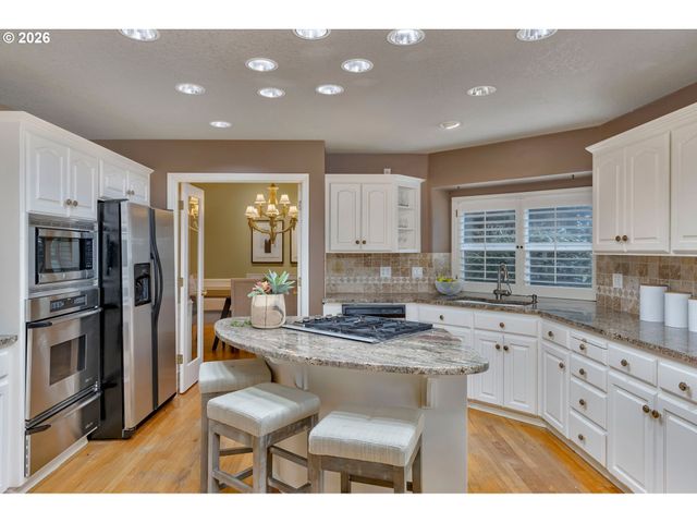 769 NICOLE Dr, West Linn, OR 97068