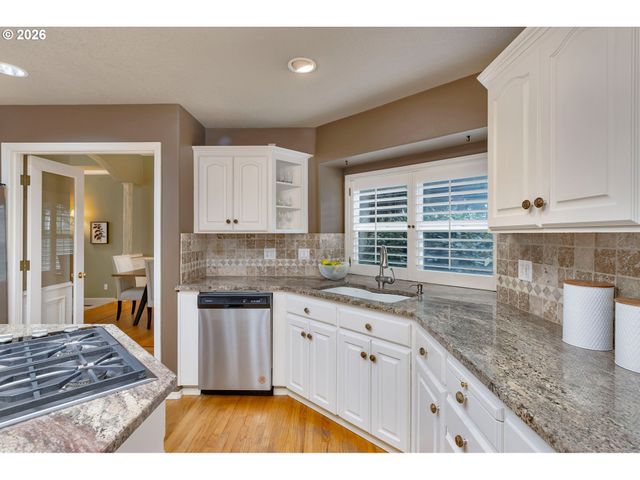 769 NICOLE Dr, West Linn, OR 97068