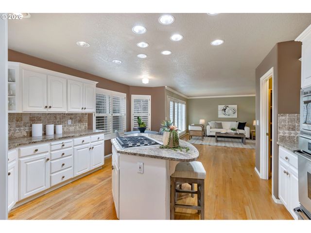 769 NICOLE Dr, West Linn, OR 97068