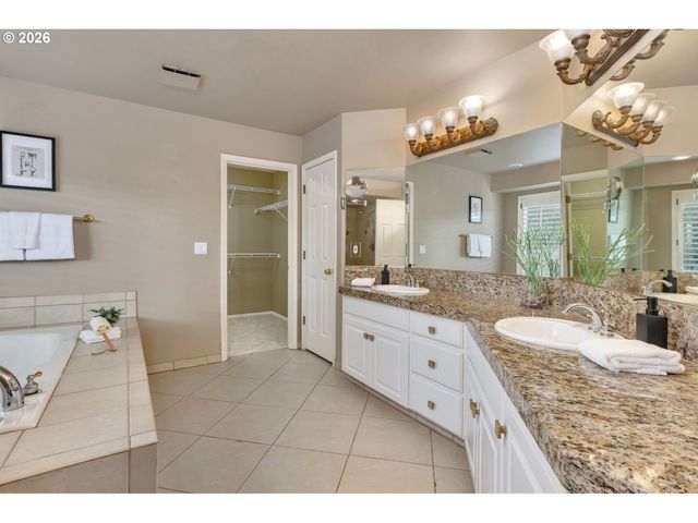 769 NICOLE Dr, West Linn, OR 97068