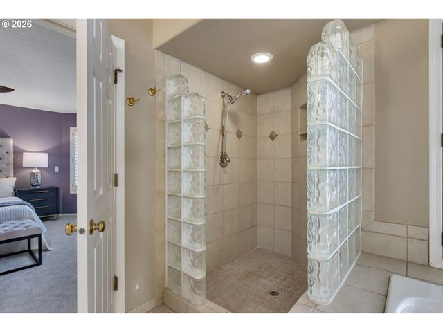 769 NICOLE Dr, West Linn, OR 97068