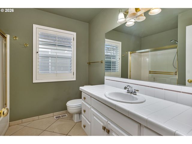 769 NICOLE Dr, West Linn, OR 97068