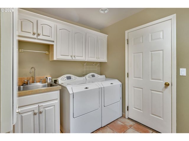 769 NICOLE Dr, West Linn, OR 97068