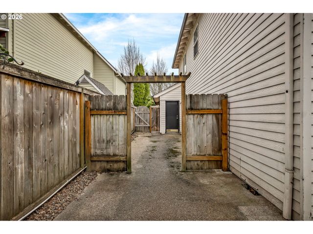 769 NICOLE Dr, West Linn, OR 97068