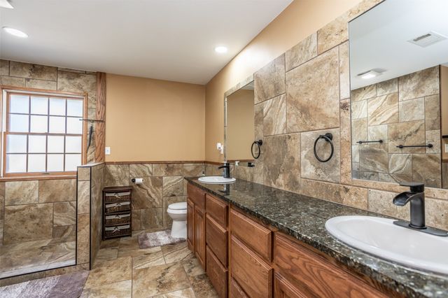 411 Center Hill Road, Gainesville, TX 76240