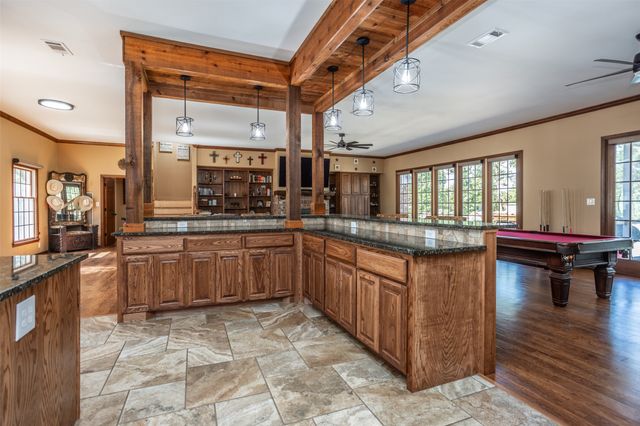 411 Center Hill Road, Gainesville, TX 76240
