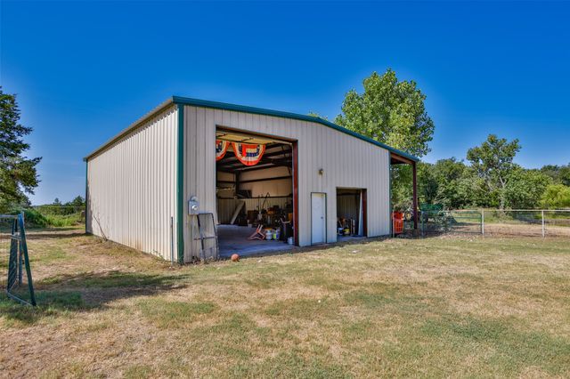 411 Center Hill Road, Gainesville, TX 76240