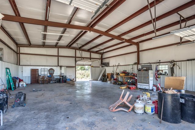 411 Center Hill Road, Gainesville, TX 76240