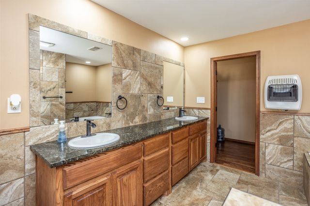 411 Center Hill Road, Gainesville, TX 76240