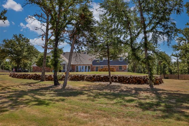 411 Center Hill Road, Gainesville, TX 76240