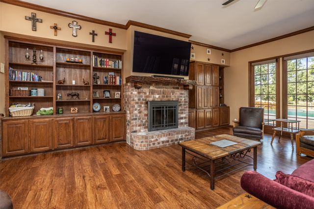 411 Center Hill Road, Gainesville, TX 76240