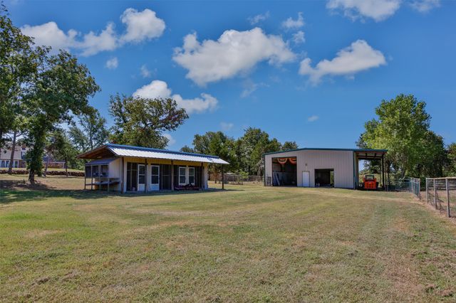 411 Center Hill Road, Gainesville, TX 76240