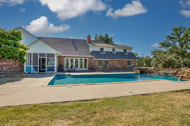 411 Center Hill Road, Gainesville, TX 76240
