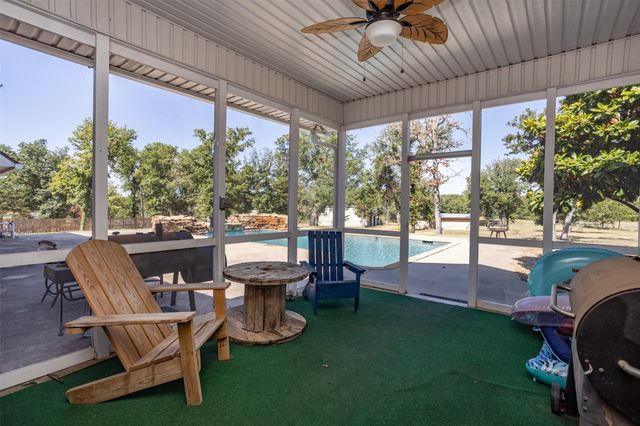 411 Center Hill Road, Gainesville, TX 76240