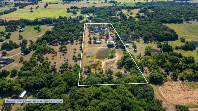411 Center Hill Road, Gainesville, TX 76240