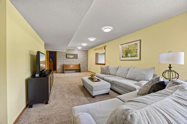 17633 Iberia Avenue, Lakeville, MN 55044
