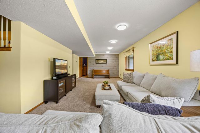 17633 Iberia Avenue, Lakeville, MN 55044