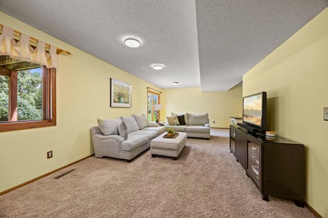 17633 Iberia Avenue, Lakeville, MN 55044