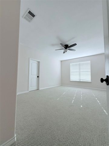 300 Western Sky TRL, Jarrell, TX 76537