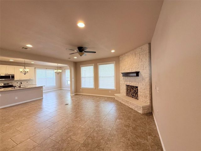 300 Western Sky TRL, Jarrell, TX 76537