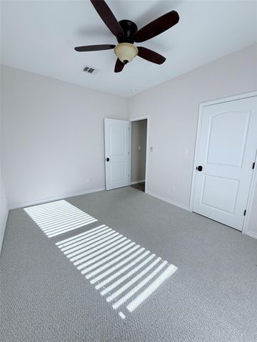 300 Western Sky TRL, Jarrell, TX 76537