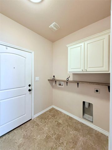 300 Western Sky TRL, Jarrell, TX 76537