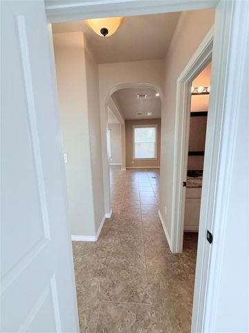 300 Western Sky TRL, Jarrell, TX 76537