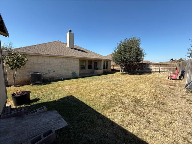 300 Western Sky TRL, Jarrell, TX 76537