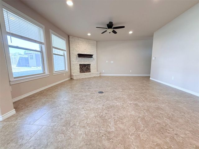 300 Western Sky TRL, Jarrell, TX 76537