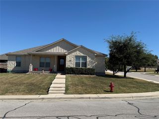 300 Western Sky TRL, Jarrell, TX 76537